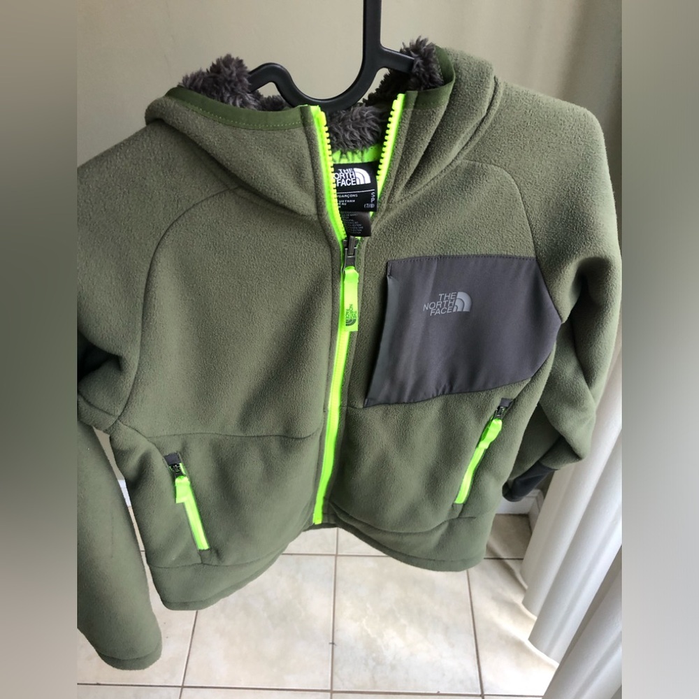 The North Face Fleece Jacket Size: S/P (7/8) - Picture 3 of 9